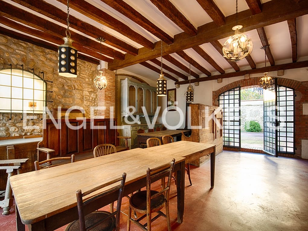 10 soveværelse Byhus til salg i Navata med garage - € 650.000 (Ref: 9005791)