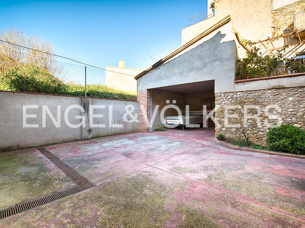 10 soveværelse Byhus til salg i Navata med garage - € 650.000 (Ref: 9005791)