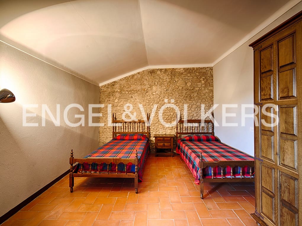 10 soveværelse Byhus til salg i Navata med garage - € 650.000 (Ref: 9005791)