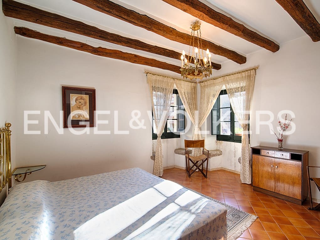 10 soveværelse Byhus til salg i Navata med garage - € 650.000 (Ref: 9005791)