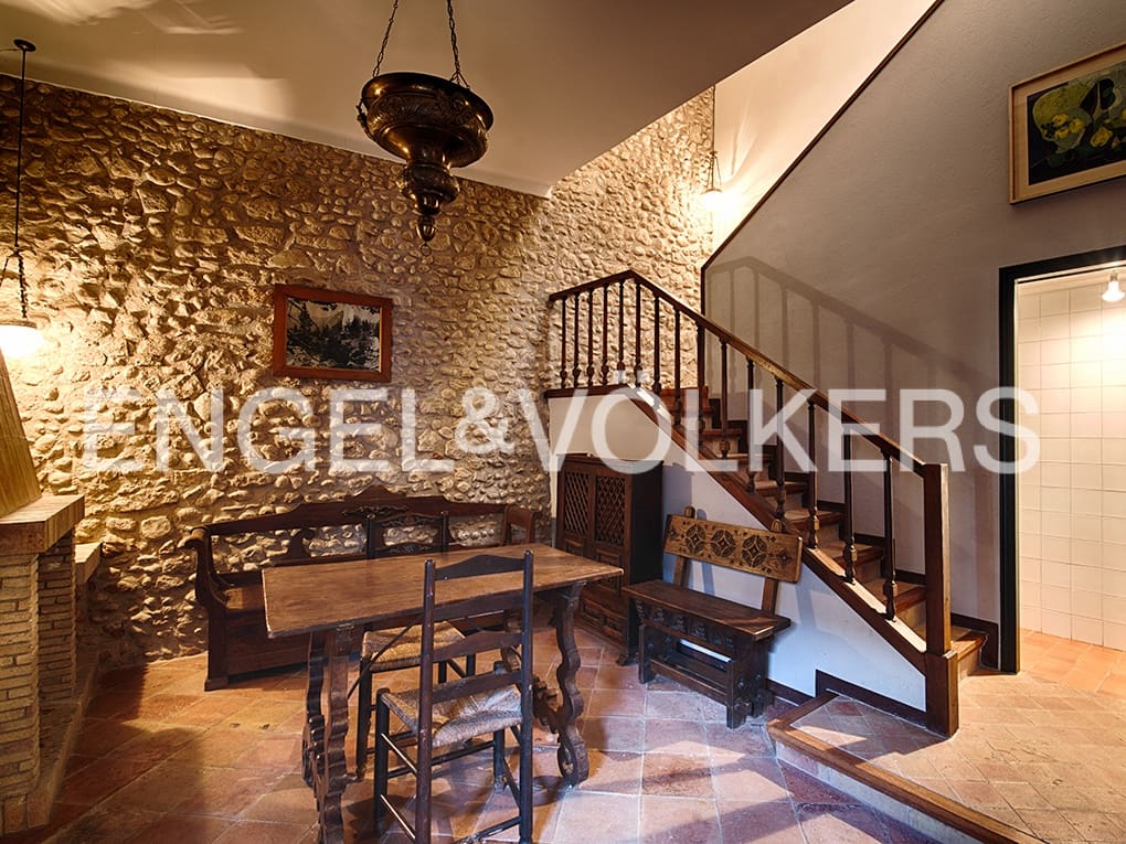 10 soveværelse Byhus til salg i Navata med garage - € 650.000 (Ref: 9005791)