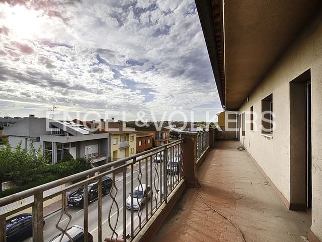 3 bedroom Commercial for sale in Vilamalla with garage - € 550,000 (Ref: 9005792)