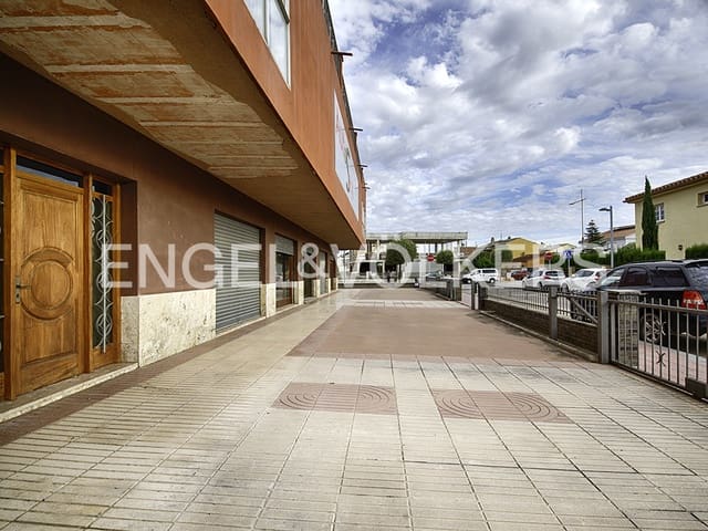 3 bedroom Commercial for sale in Vilamalla with garage - € 550,000 (Ref: 9005792)
