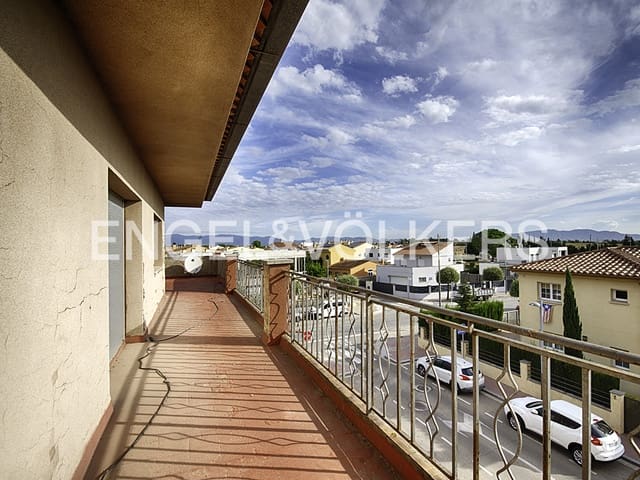 3 bedroom Commercial for sale in Vilamalla with garage - € 550,000 (Ref: 9005792)