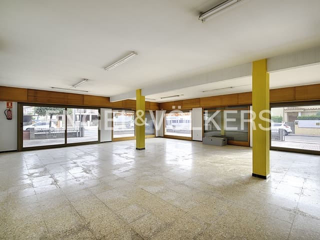 3 bedroom Commercial for sale in Vilamalla with garage - € 550,000 (Ref: 9005792)