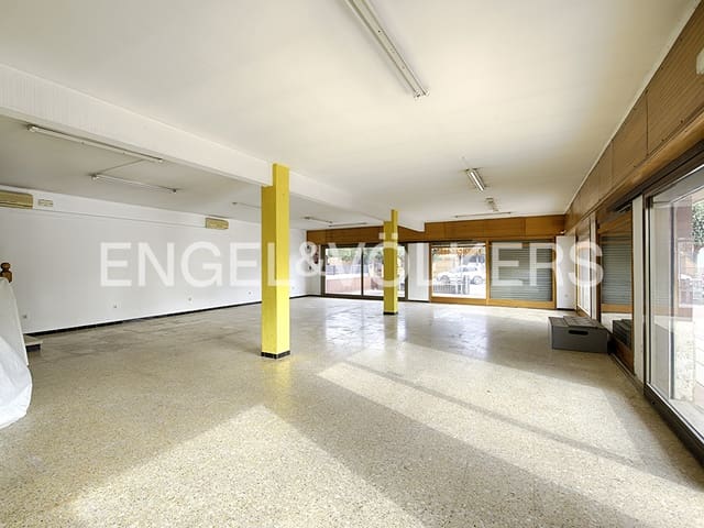 3 bedroom Commercial for sale in Vilamalla with garage - € 550,000 (Ref: 9005792)