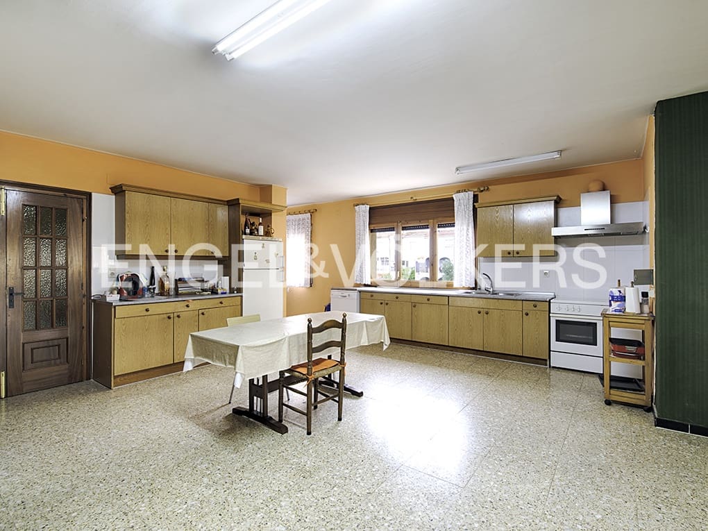 3 soveværelse Erhverv til salg i Vilamalla med garage - € 550.000 (Ref: 9005792)