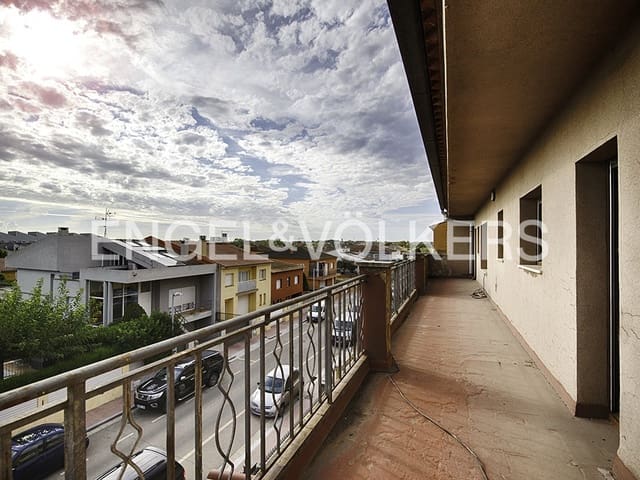 3 bedroom Commercial for sale in Vilamalla with garage - € 550,000 (Ref: 9005792)