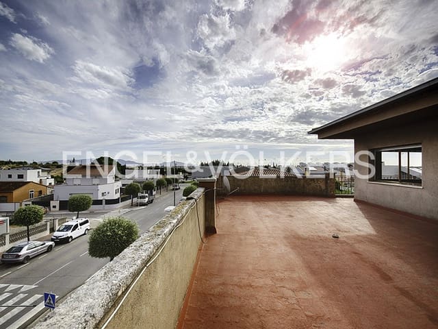 3 bedroom Commercial for sale in Vilamalla with garage - € 550,000 (Ref: 9005792)