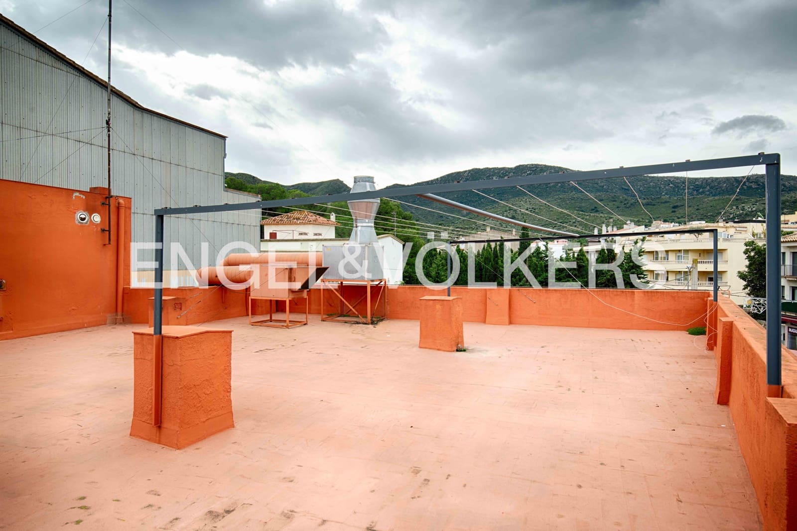 9 soveværelse Erhverv til salg i Llanca - € 750.000 (Ref: 9005796)