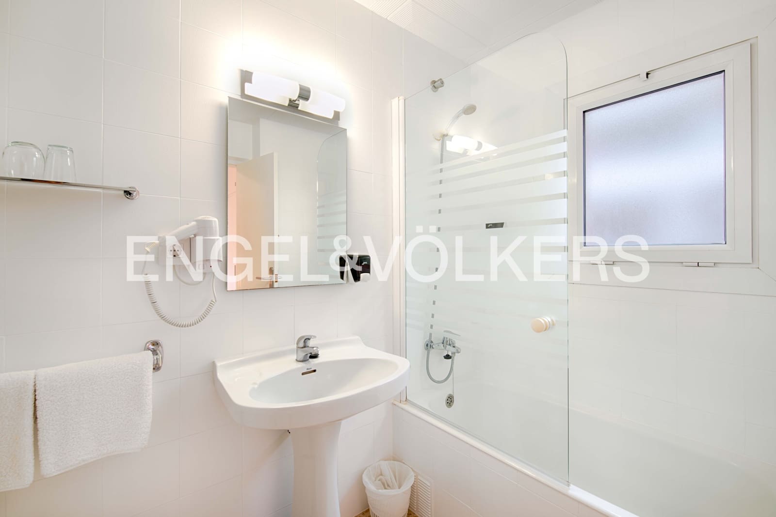 9 soveværelse Erhverv til salg i Llanca - € 750.000 (Ref: 9005796)