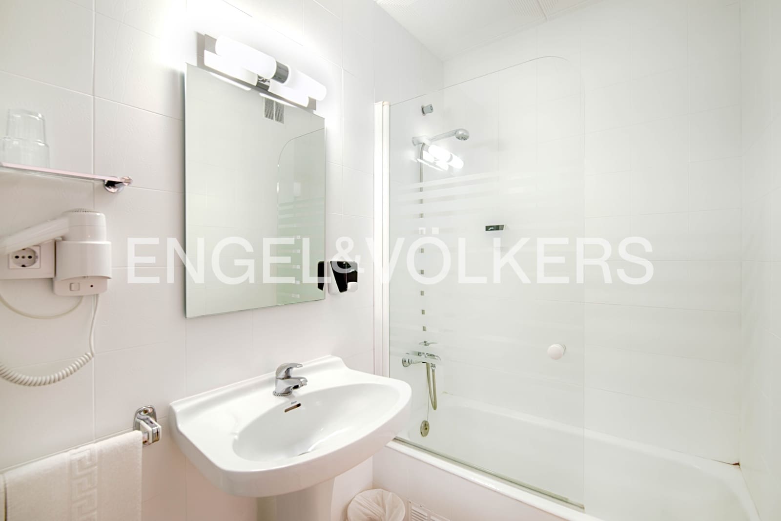 9 soveværelse Erhverv til salg i Llanca - € 750.000 (Ref: 9005796)