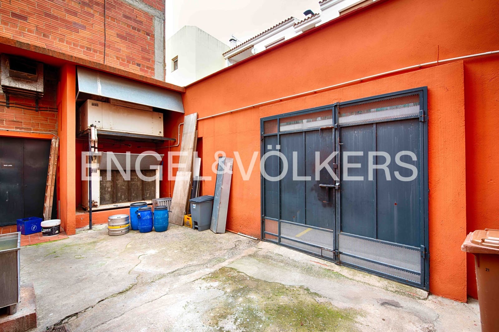 9 soveværelse Erhverv til salg i Llanca - € 750.000 (Ref: 9005796)