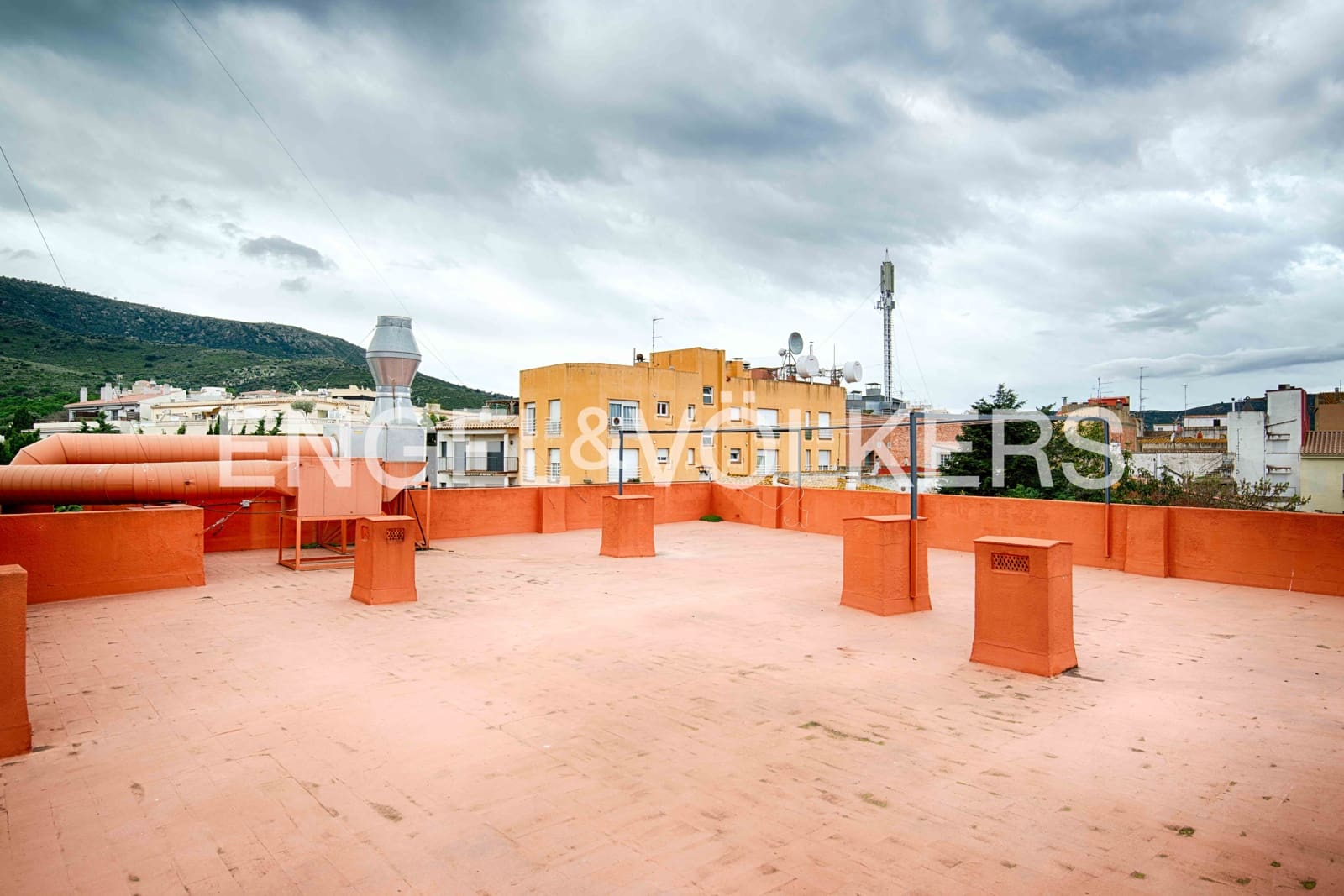 9 soveværelse Erhverv til salg i Llanca - € 750.000 (Ref: 9005796)