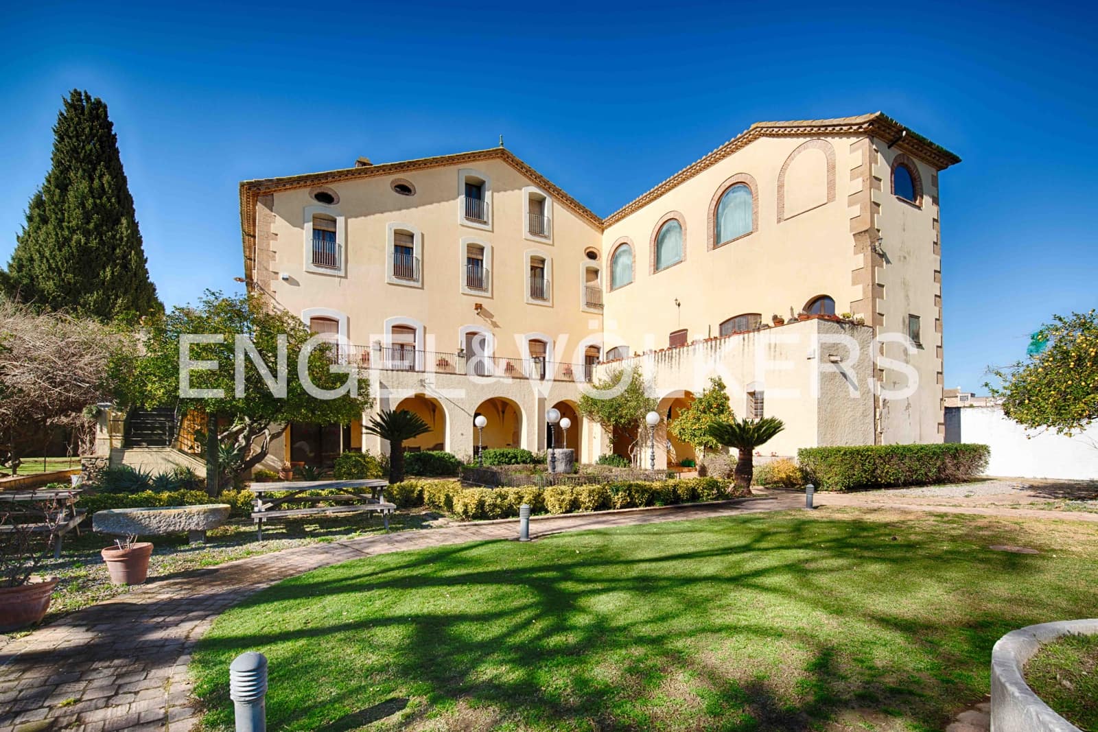 10 sypialnia Finka/Dom wiejski na sprzedaż w Borrassa z basenem garażem - 3 000 000 € (Ref: 9005798)