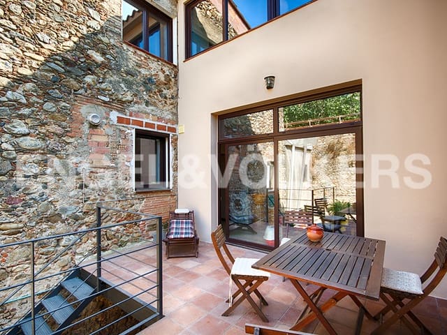 3 bedroom Townhouse for sale in Peralada with garage - € 370,000 (Ref: 9005800)
