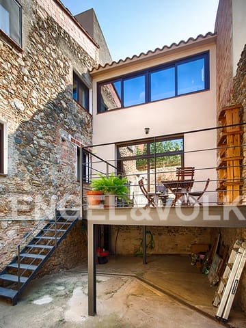 3 bedroom Townhouse for sale in Peralada with garage - € 370,000 (Ref: 9005800)