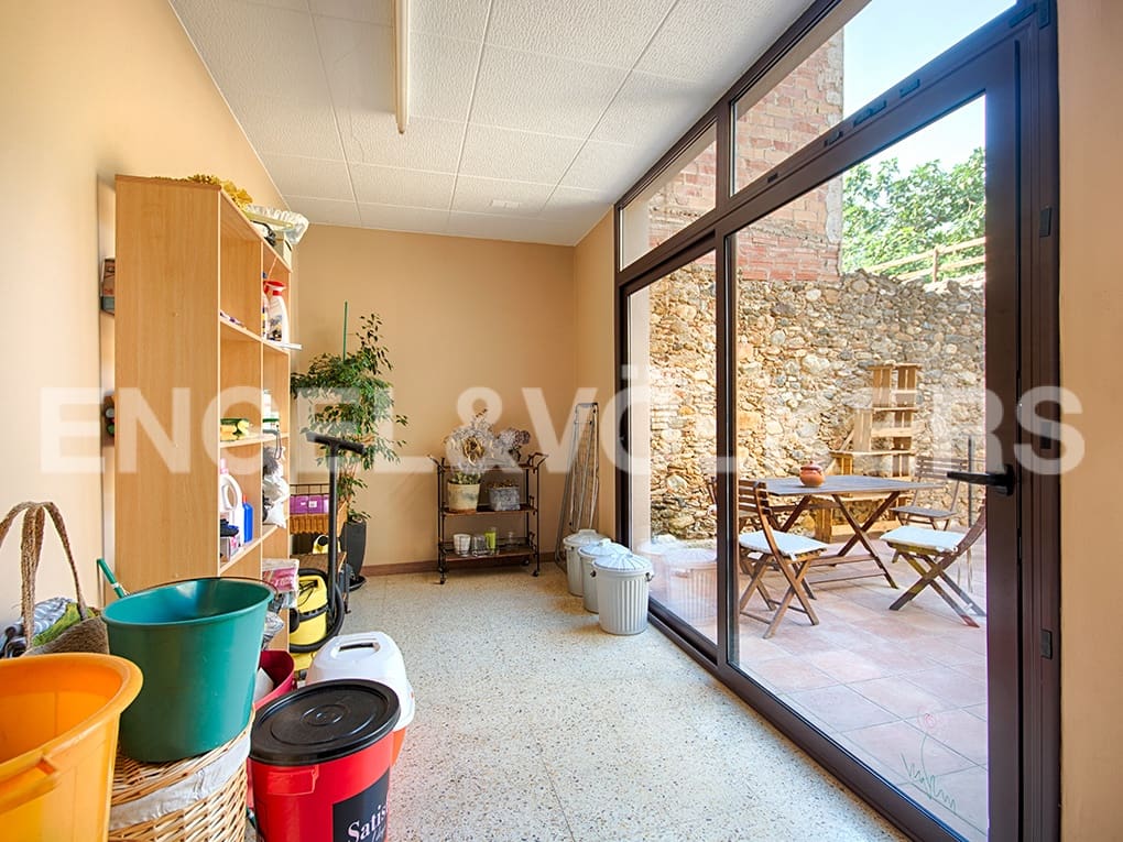 3 soveværelse Byhus til salg i Peralada med garage - € 370.000 (Ref: 9005800)