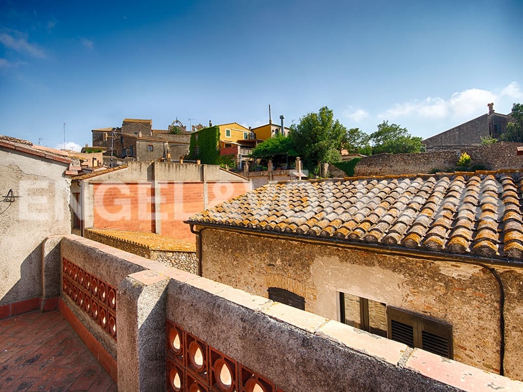 3 soveværelse Byhus til salg i Peralada med garage - € 370.000 (Ref: 9005800)