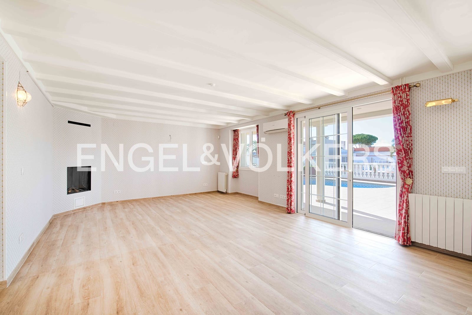 4 quarto Moradia para venda em Empuriabrava com piscina garagem - 1 125 000 € (Ref: 9005803)