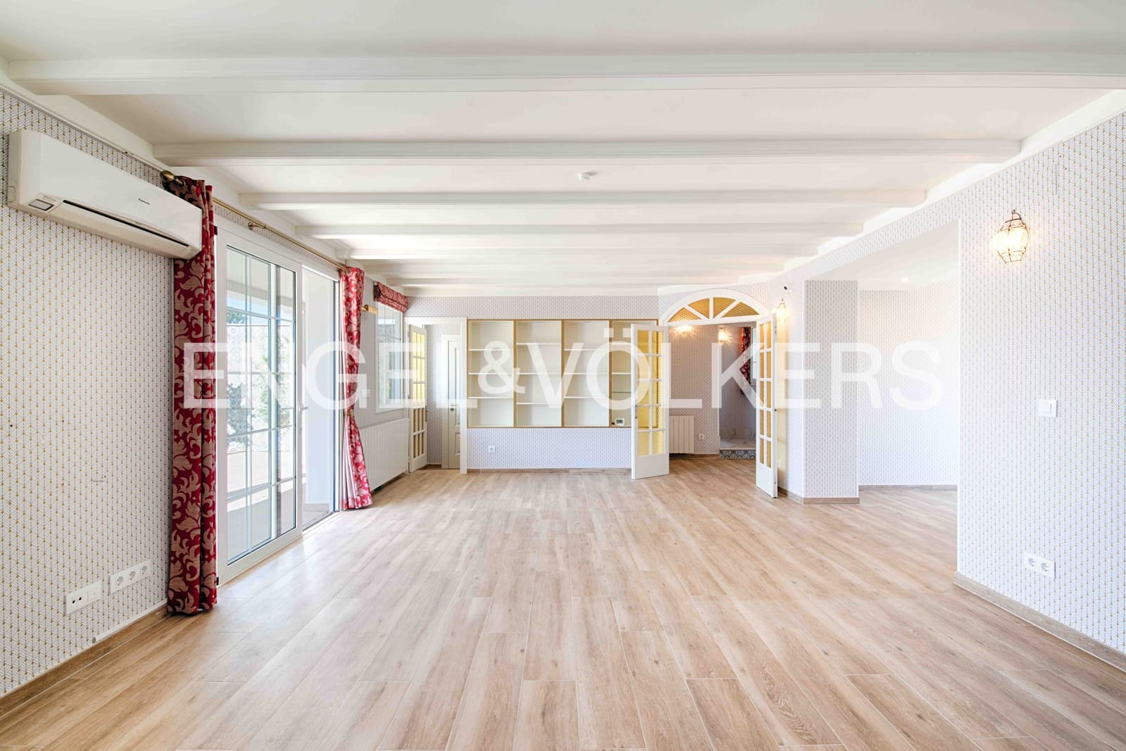 4 quarto Moradia para venda em Empuriabrava com piscina garagem - 1 125 000 € (Ref: 9005803)