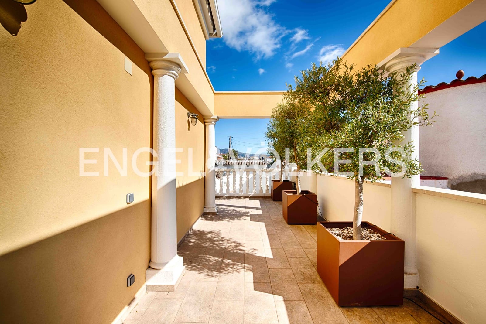 4 quarto Moradia para venda em Empuriabrava com piscina garagem - 1 125 000 € (Ref: 9005803)