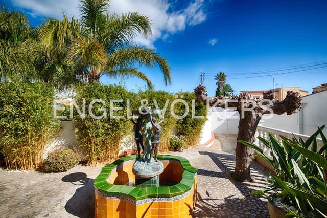 4 soveværelse Villa til salg i Empuriabrava, Castelló d'Empúries med swimmingpool garage - € 1.125.000 (Ref: 9005803)