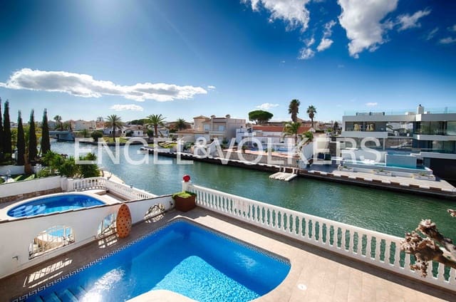 4 sypialnia Willa na sprzedaż w Empuriabrava, Castelló d'Empúries z basenem garażem - 995 000 € (Ref: 9005803)