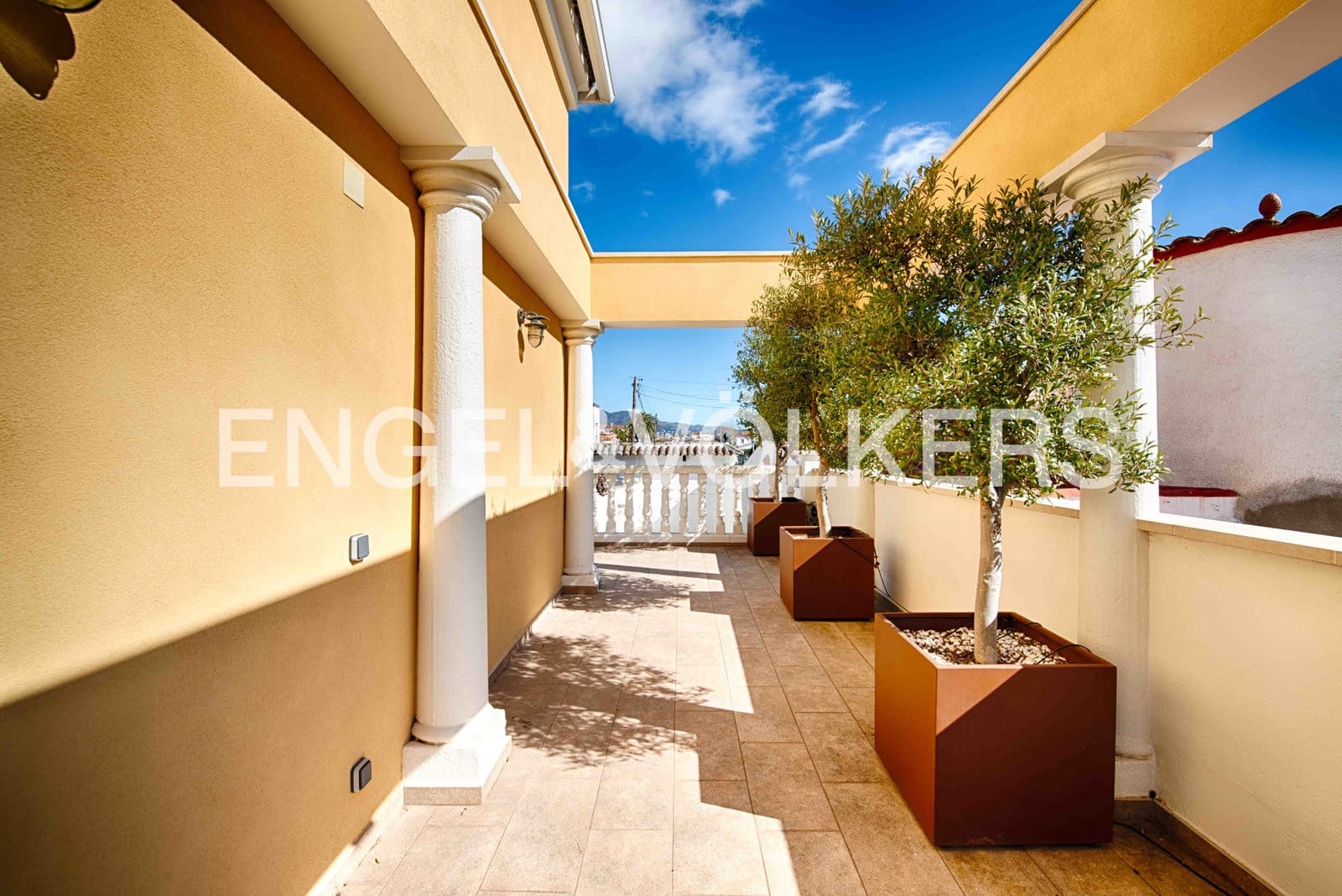 4 sovrum Villa till salu i Empuriabrava med pool garage - 995 000 € (Ref: 9005803)