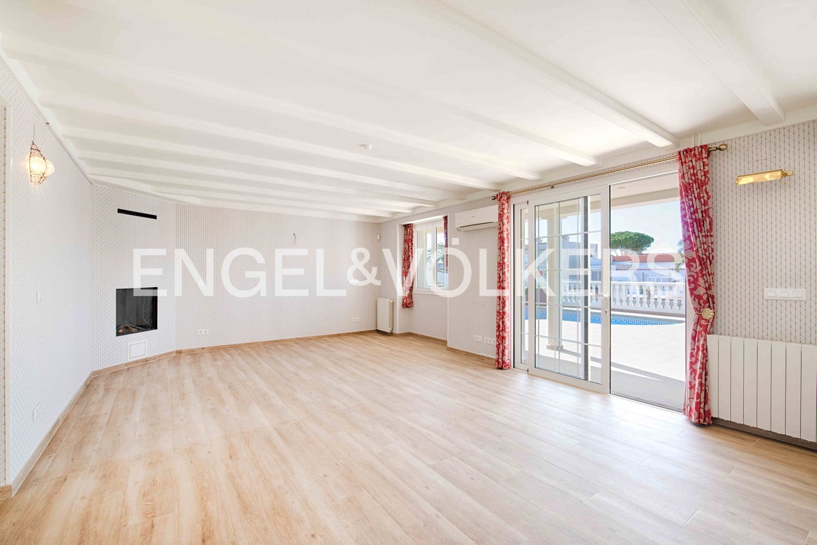 4 sovrum Villa till salu i Empuriabrava med pool garage - 995 000 € (Ref: 9005803)