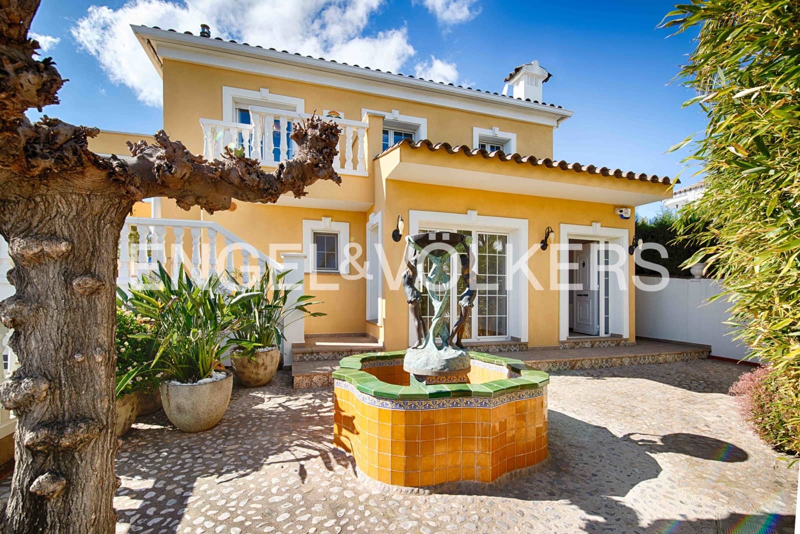 4 sovrum Villa till salu i Empuriabrava med pool garage - 995 000 € (Ref: 9005803)