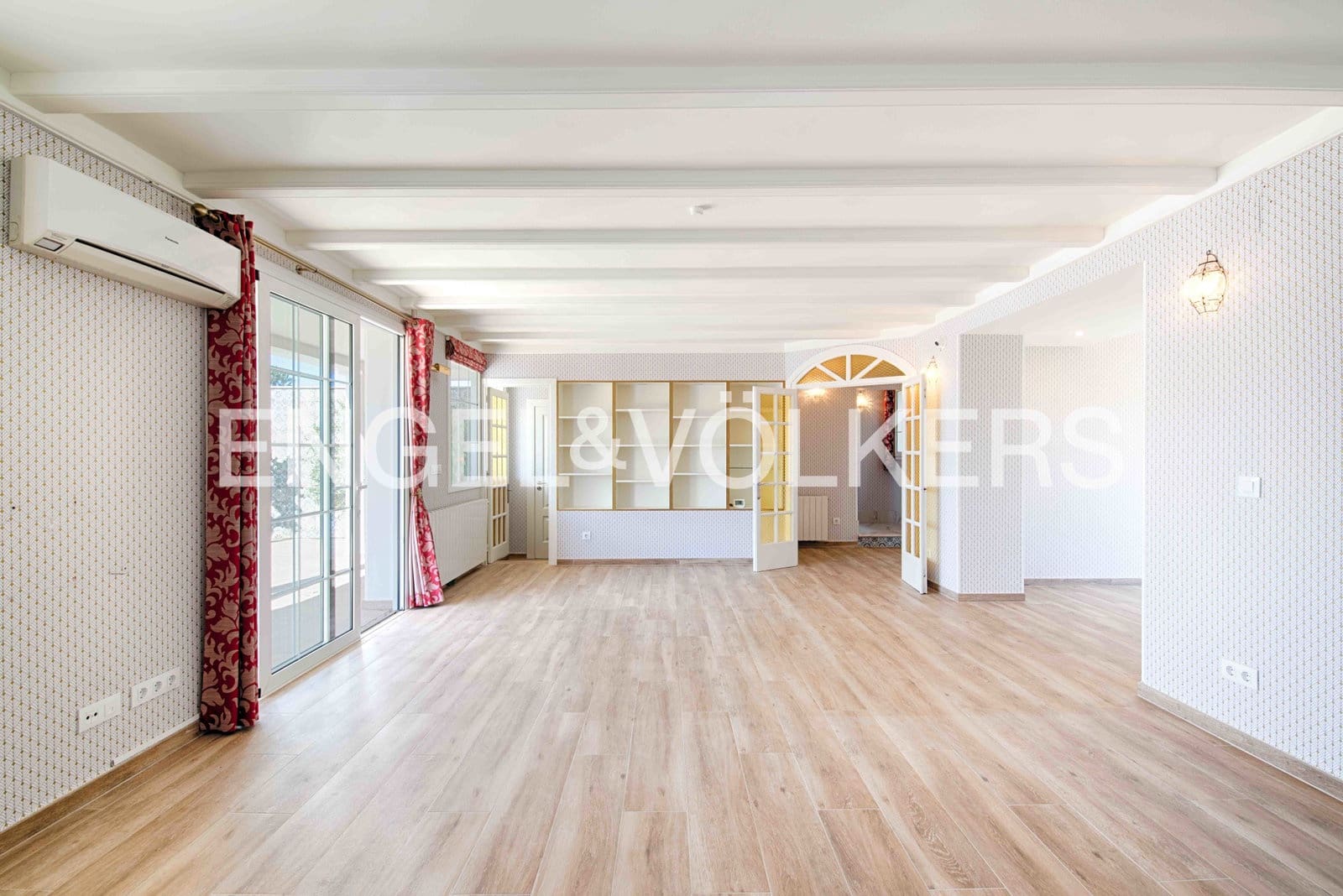 4 sovrum Villa till salu i Empuriabrava med pool garage - 995 000 € (Ref: 9005803)