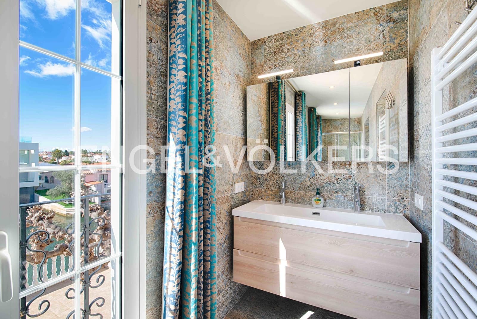 4 sovrum Villa till salu i Empuriabrava med pool garage - 995 000 € (Ref: 9005803)