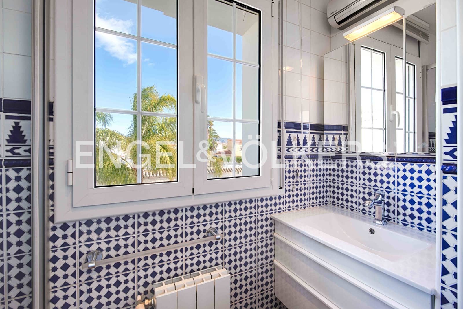 4 sovrum Villa till salu i Empuriabrava med pool garage - 995 000 € (Ref: 9005803)