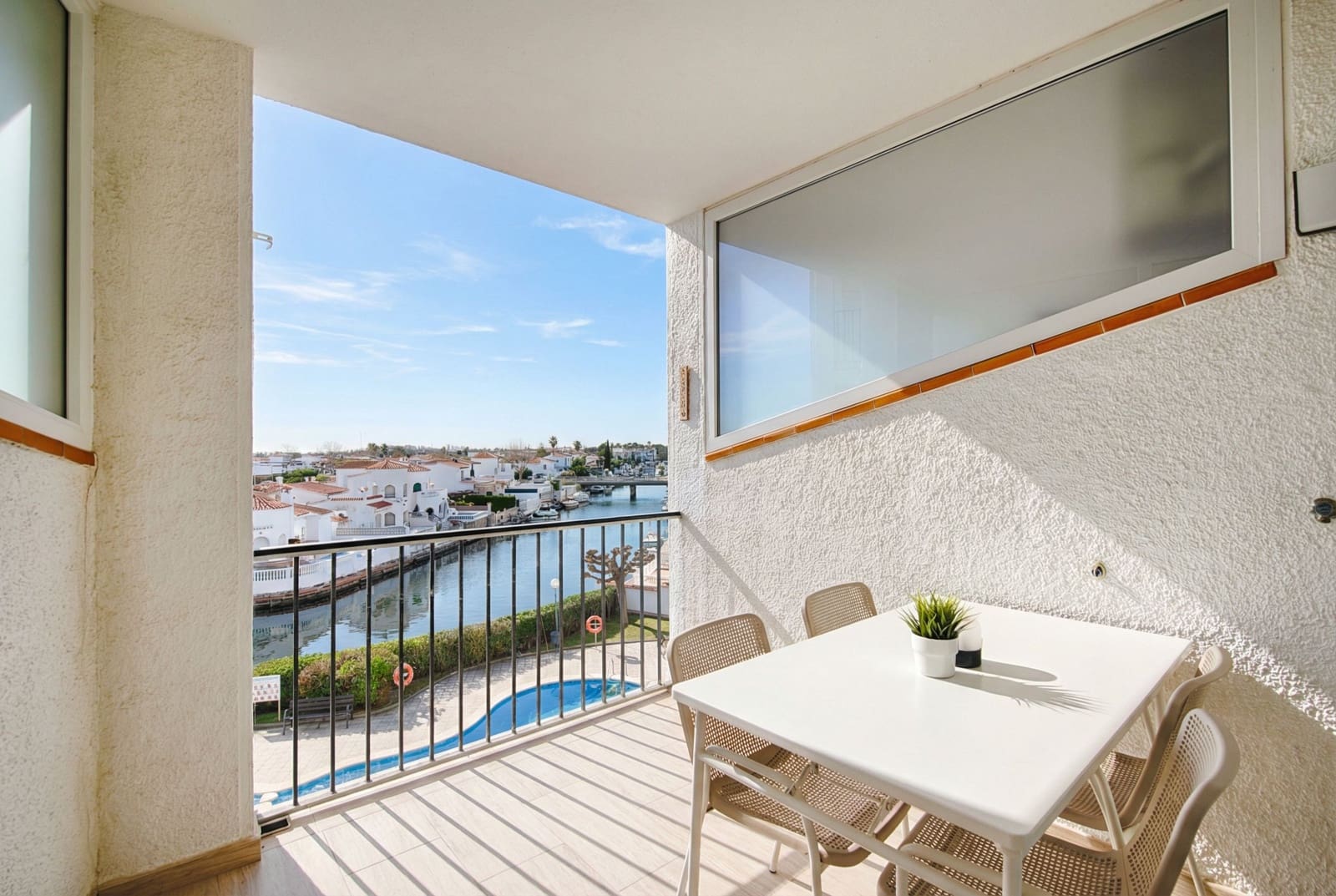 2 soverom Leilighet til salgs i Empuriabrava med svømmebasseng garasje - € 259 000 (Ref: 9005804)