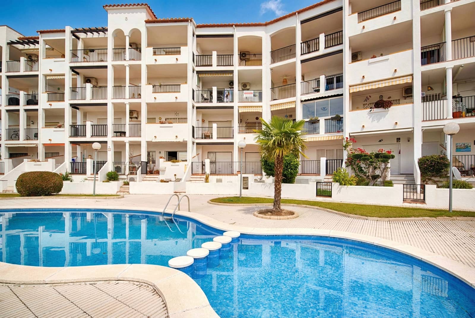 2 soverom Leilighet til salgs i Empuriabrava med svømmebasseng garasje - € 259 000 (Ref: 9005804)