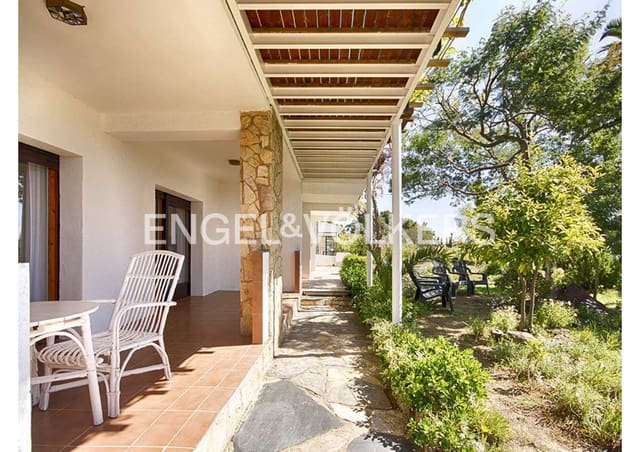 6 bedroom Villa for sale in Llançà with garage - € 750,000 (Ref: 9005805)