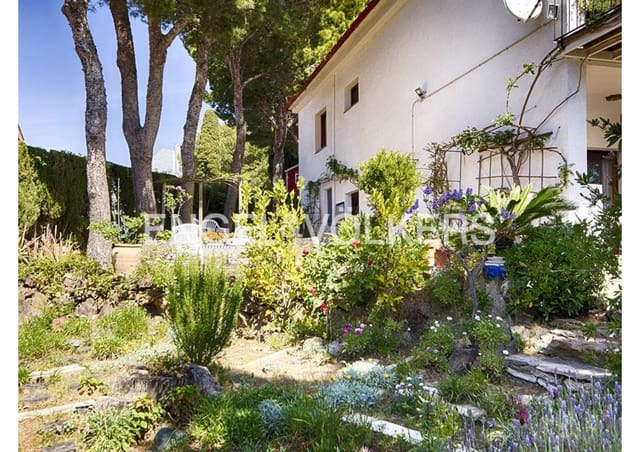 6 bedroom Villa for sale in Llançà with garage - € 750,000 (Ref: 9005805)