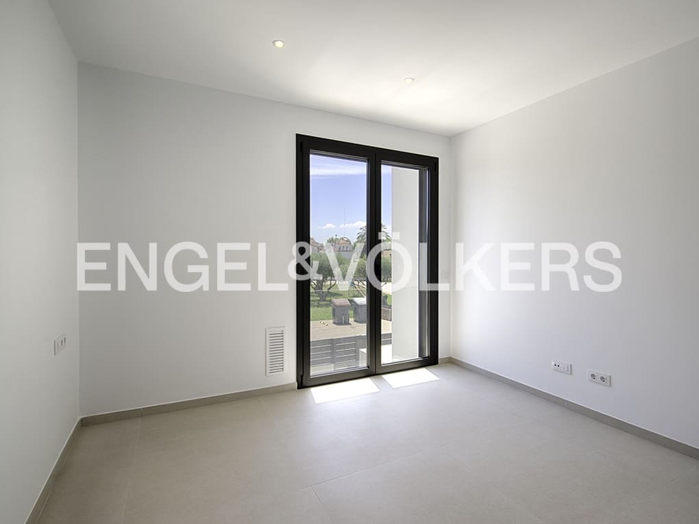 4 soverom Rekkehus til salgs i Empuriabrava med svømmebasseng garasje - € 649 000 (Ref: 9005809)