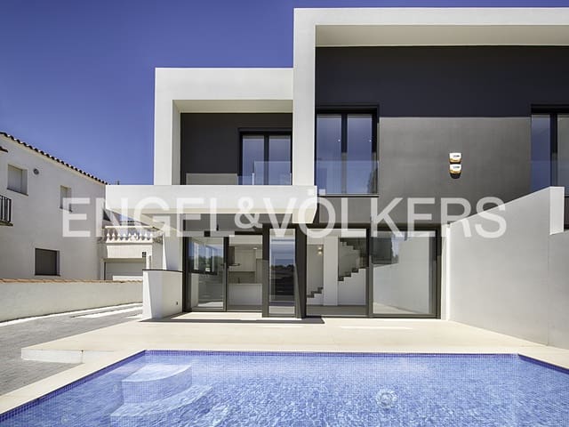 4 bedroom Terraced Villa for sale in Empuriabrava, Castelló d'Empúries with pool garage - € 649,000 (Ref: 9005809)