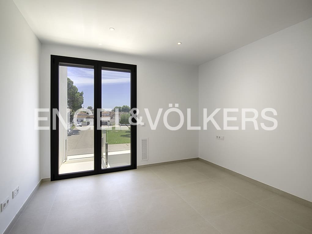 4 soverom Rekkehus til salgs i Empuriabrava med svømmebasseng garasje - € 649 000 (Ref: 9005809)