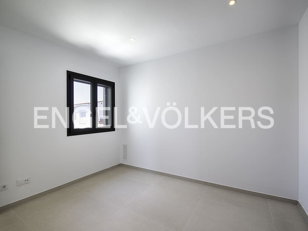 4 soverom Rekkehus til salgs i Empuriabrava med svømmebasseng garasje - € 649 000 (Ref: 9005809)