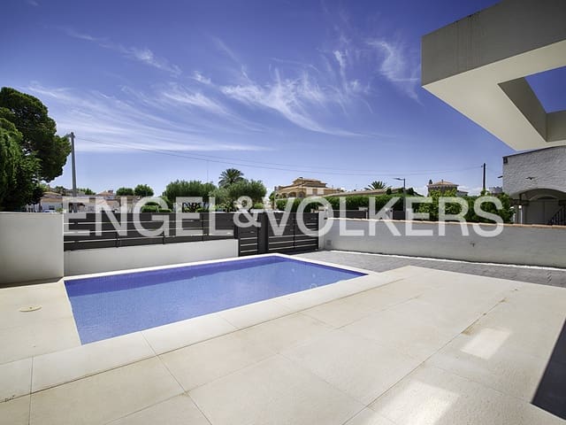 4 bedroom Terraced Villa for sale in Empuriabrava, Castelló d'Empúries with pool garage - € 649,000 (Ref: 9005809)