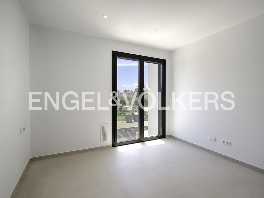 4 bedroom Terraced Villa for sale in Empuriabrava with pool garage - € 635,000 (Ref: 9005809)