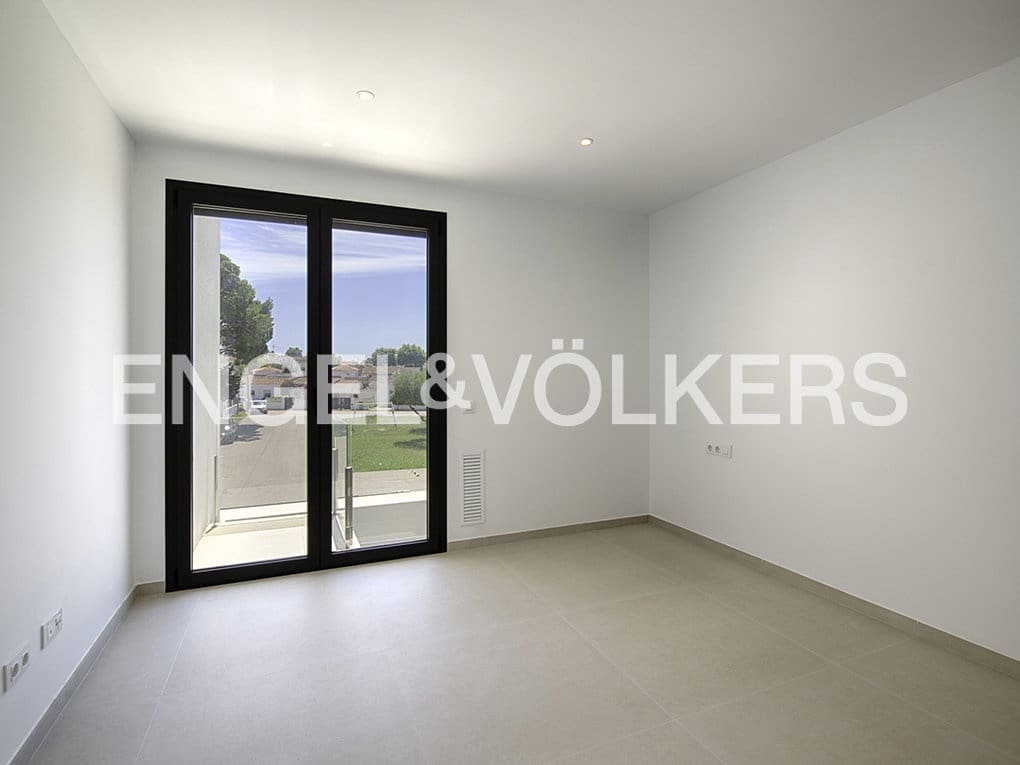 4 bedroom Terraced Villa for sale in Empuriabrava with pool garage - € 635,000 (Ref: 9005809)