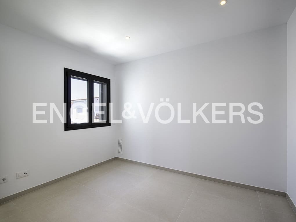 4 bedroom Terraced Villa for sale in Empuriabrava with pool garage - € 635,000 (Ref: 9005809)