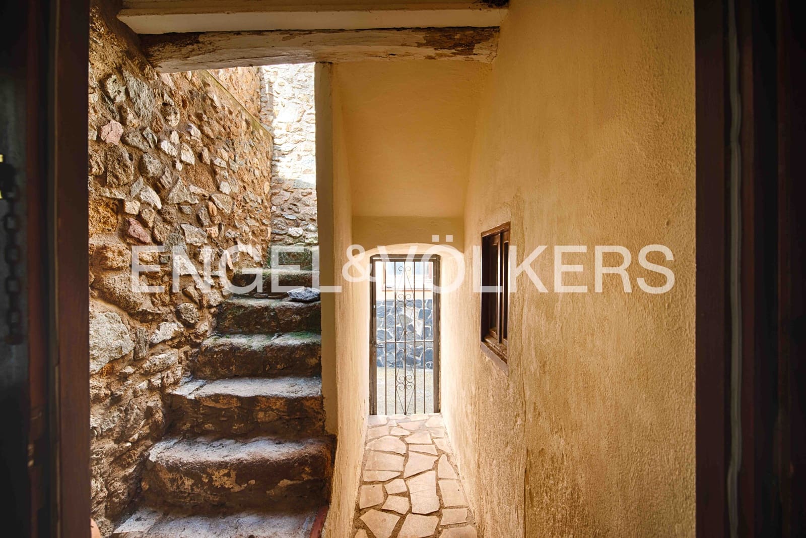 4 soveværelse Byhus til salg i Vilajuiga med swimmingpool - € 355.000 (Ref: 9013501)