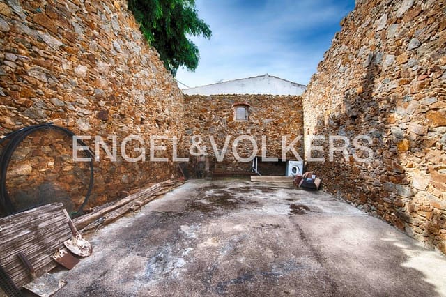 4 bedroom Townhouse for sale in Vilajuïga with pool - € 355,000 (Ref: 9013501)