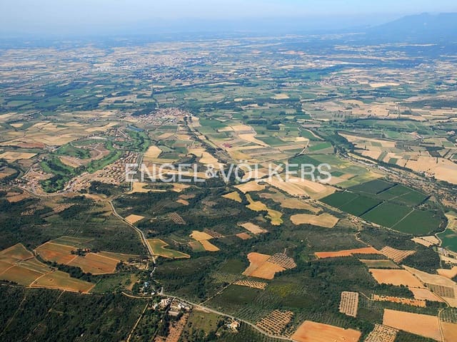 Mark till salu i Peralada - 400 000 € (Ref: 9033608)