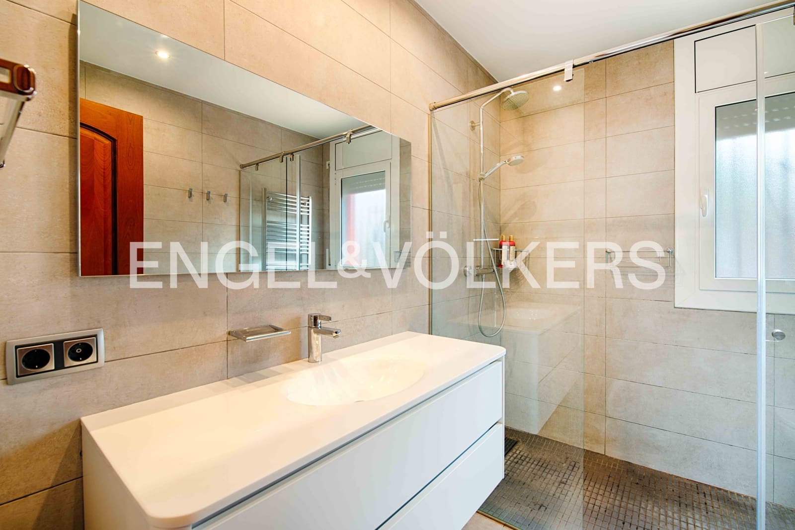 6 soverom Villa til salgs i Empuriabrava med svømmebasseng garasje - € 999 000 (Ref: 9041034)